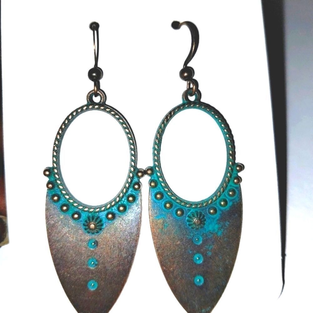 Vintage style dangle bohemian earring